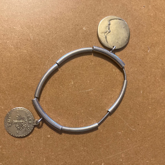 reminiscence from France purchased at Clio Bleu Montreal. Bracelet - Picture 10 of 11